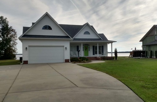 Council House | Bay Tree Lake Waterfront Home near White Lake NC sleeps 12