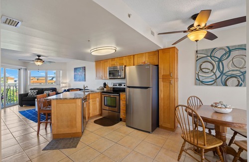St. Pete Beach Condo | Bay View Getaway | Relaxation | Stunning Views