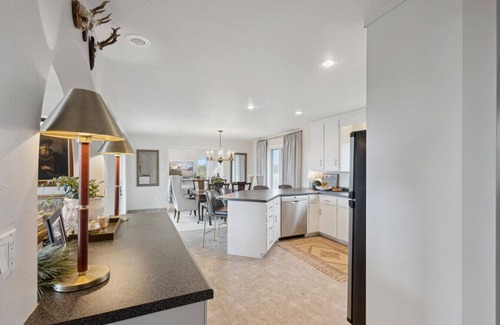 Green Bay House | Bay View Home - Draft Rental 15.5 Miles to Lambeau