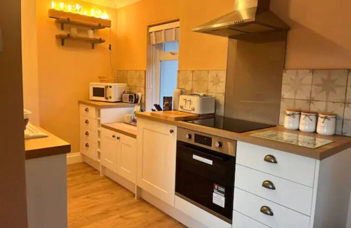 Blue Anchor Apartment | Bay View Studio Apartment, Spectacular Sea Views And Hot Tub