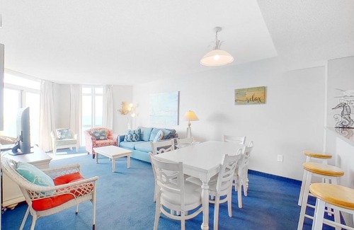 Crescent Beach Hotel | Bay Watch 1817