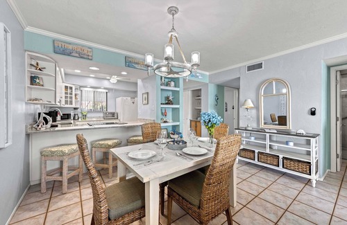 Bradenton Beach Condo | Bayfront Views Private Beach Access Pickleball