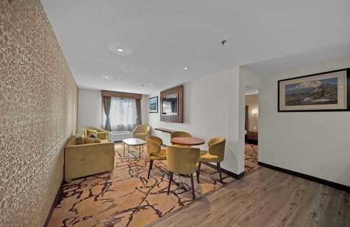 Cascade Hotel | Baymont by Wyndham Anderson