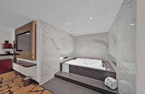 Cascade Hotel | Baymont by Wyndham Anderson