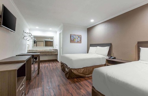 Bakersfield Hotel | Baymont by Wyndham Bakersfield