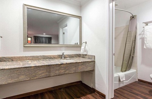 Bakersfield Hotel | Baymont by Wyndham Bakersfield