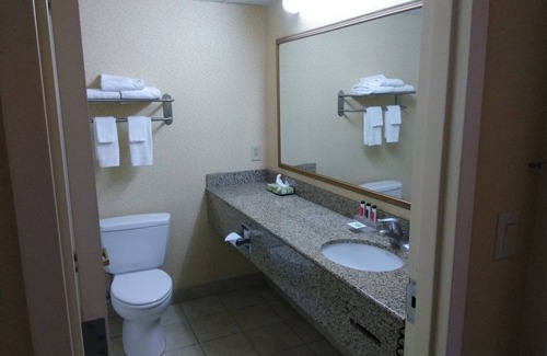 Clinton Hotel | Baymont by Wyndham Clinton