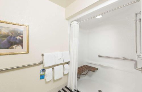 Des Moines Hotel | Baymont by Wyndham Des Moines Airport