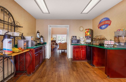 Easley Hotel | Baymont by Wyndham Easley/Greenville