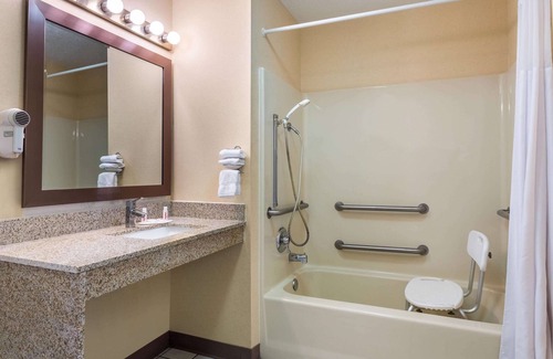 Easley Hotel | Baymont by Wyndham Easley/Greenville