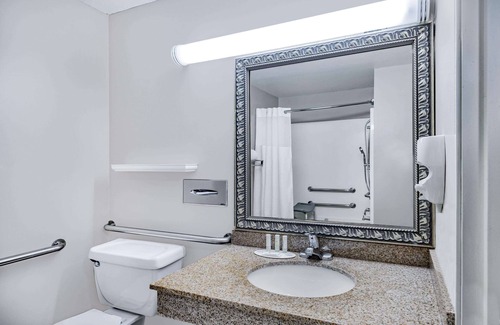 Gurnee Hotel | Baymont by Wyndham Gurnee