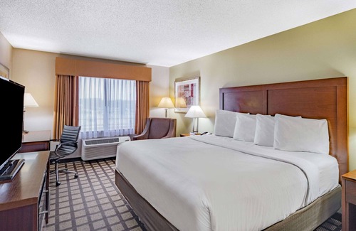 Gurnee Hotel | Baymont by Wyndham Gurnee