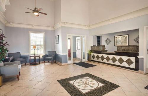 Shawnee Heights Hotel | Baymont by Wyndham Kansas City KU Medical Center