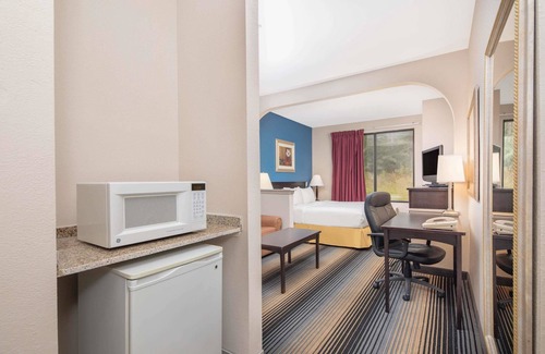 Laurel Hotel | Baymont by Wyndham Laurel