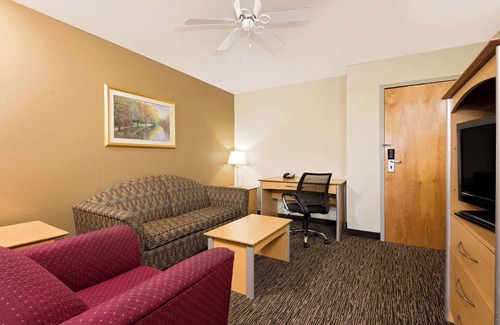 Greendale Hotel | Baymont by Wyndham Lawrenceburg