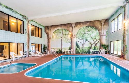 New Buffalo Hotel | Baymont by Wyndham New Buffalo