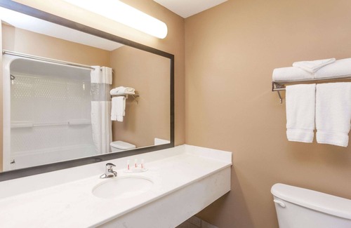 New Buffalo Hotel | Baymont by Wyndham New Buffalo