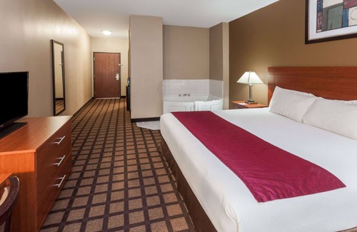 New Buffalo Hotel | Baymont by Wyndham New Buffalo