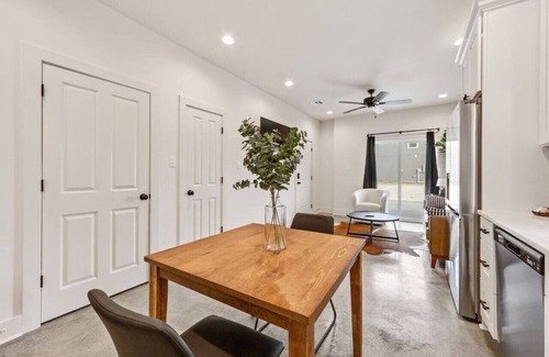 Lafayette Villa | Bayou House/King Bed/Cozy & Chic/Instant Book