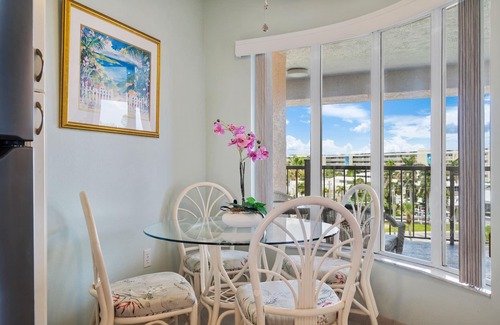 St. Pete Beach Condo | Bayside Luxury | Stunning Views | Prime Location