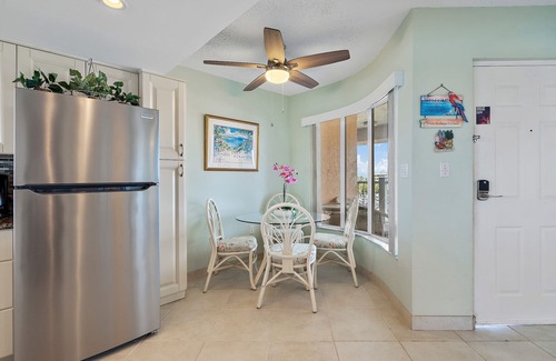 St. Pete Beach Condo | Bayside Luxury | Stunning Views | Prime Location