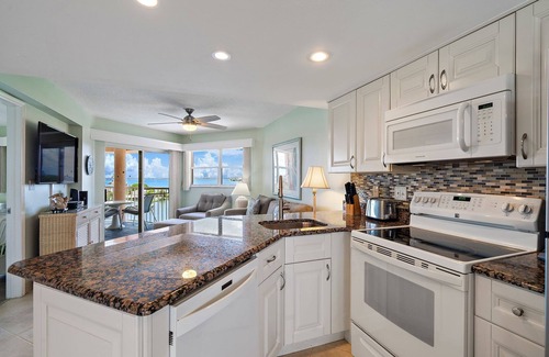 St. Pete Beach Condo | Bayside Luxury | Stunning Views | Prime Location