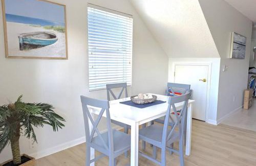 Neptune Beach Apartment | Be A Nomad - Lovely Neptune Beach 2bed, Monthly