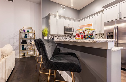 Central Business District Apartment | BE IN THE CENTER OF IT ALL! 👏🏽 Walk Everywhere DOWNTOWN | Private Balcony! | The Napoleon