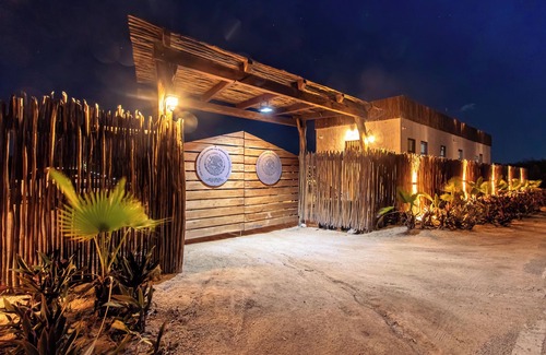 Dzilam de Bravo House | Beach Front, Pool & Yoga Classes - King Bed