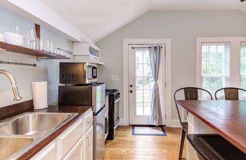 Chapel Hill Cottage | Be Our Guest at The Cottage, Walkable to UNC & downtown Chapel Hill