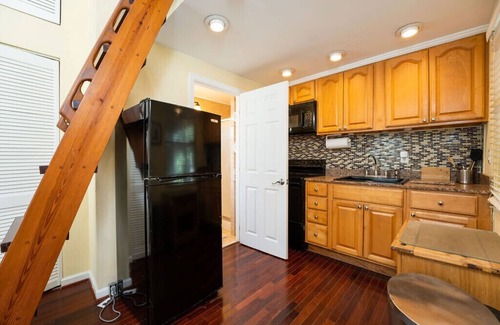 Midtown House | BE STILL- 4 Bedroom, 3 Bath with POOL & Guest Cottage