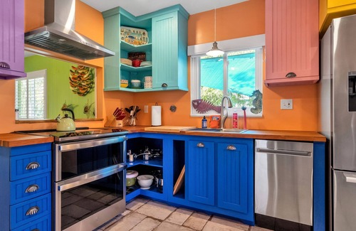 Bay Esplanade Cottage | Beach Access, Fenced Yard, Pets, Local Quiet Beach
