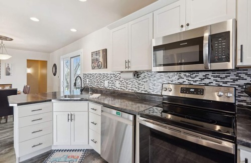 Norwalk House | Beach Access/Kid Friendly/Park/Office/4BR/2B