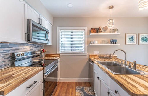 Sea Pines Villa | Beach Access | Racquet Club | Pet Friendly | Walk to Harbour Town | End-unit | Sea Pines