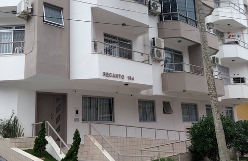 Cachoeira do Bom Jesus Apartment | BEACH APARTMENT WITH SEA VIEW JUST A FEW STEPS FROM THE SAND. COMPLETE GARAGE 1 DOR