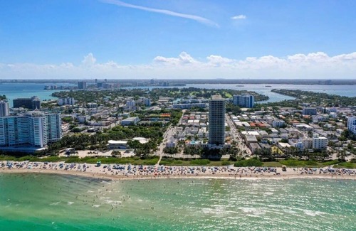 North Beach Apartment | Beach Bae, Bright Studio, Steps to the Ocean