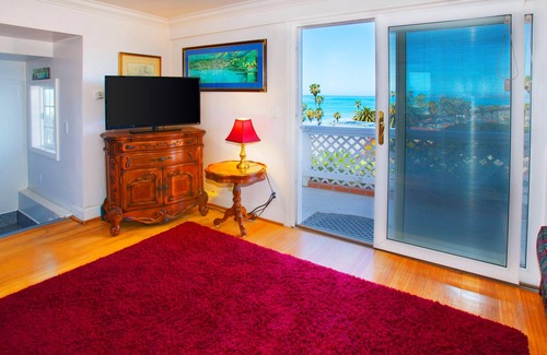San Clemente Cabin | Beach bungalow near beach & San Clemente Pier with private balcony & ocean views