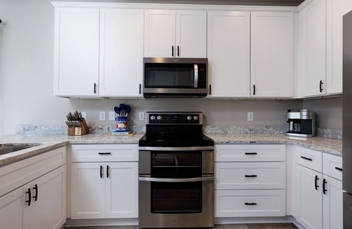 Morgantown Cottage | *Beach Cottage* ~4 min walk to beach! Peak-a-Boo Gulf Views!