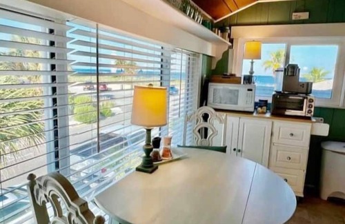 Pass-a-Grille House | Beach Cottage-Pass a Grille- Steps to beach