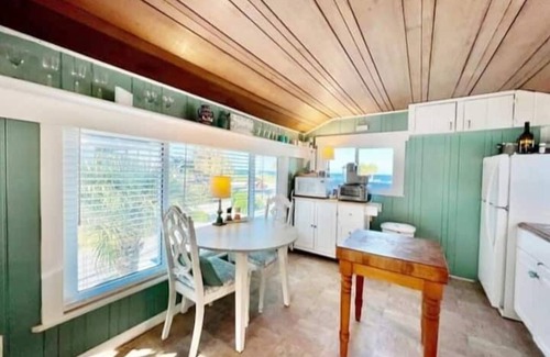 Pass-a-Grille House | Beach Cottage-Pass a Grille- Steps to beach