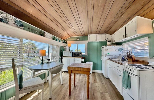 Pass-a-Grille House | Beach Cottage-Pass a Grille- Steps to beach