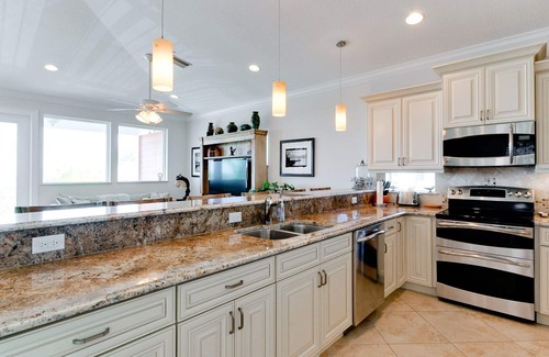 Ilexhurst House | Beach Dance in Holmes Beach