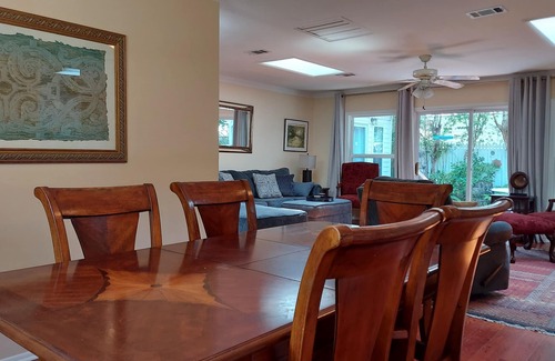 Biloxi House | BEACH & DOWNTOWN 5 BLOCKS, COURTYARD WITH GRILL, FULL HOUSE GENERATOR, 4 BIKES