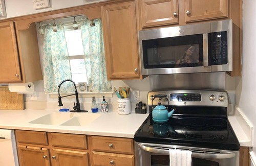 Norfolk - Virginia Beach House | Beach Family Time Enjoy The Backyard Pool And Sunroom