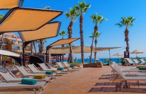 Los Cabos Hotel | Beach Front 2 Bedroom Deluxe Suite in Cabo San Lucas