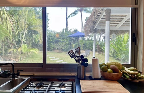 La Iglesia House | BEACH FRONT 3 Bedroom Villa with private Pool Sleeps 7