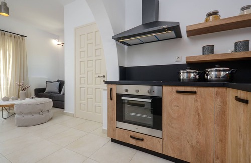 Mikri Vigla Apartment | BEACH FRONT ACCOMMODATION IN MIKRI VIGLA BEACH