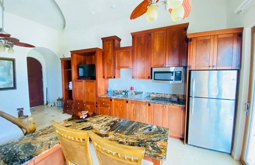 Roatan Condo | Beach Front Condo steps from beach