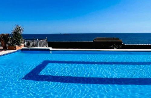 San Geronimo Apartment | Beach Front Penthouse in Exclusive Tower