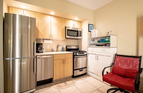 Waikiki Condo | Beach Front Studio With Spectacular Ocean Views